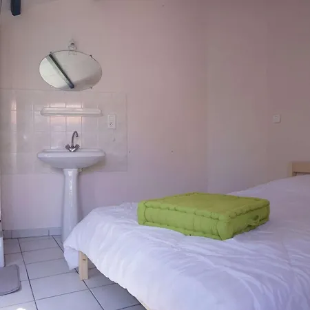 Ep000-029 3 Pieces Et Annexe- 6 Couchages - * L'Epine (Vendee)