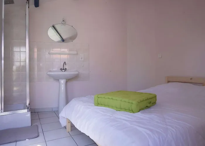 Ep000-029 3 Pieces Et Annexe- 6 Couchages - * L'Epine (Vendee)